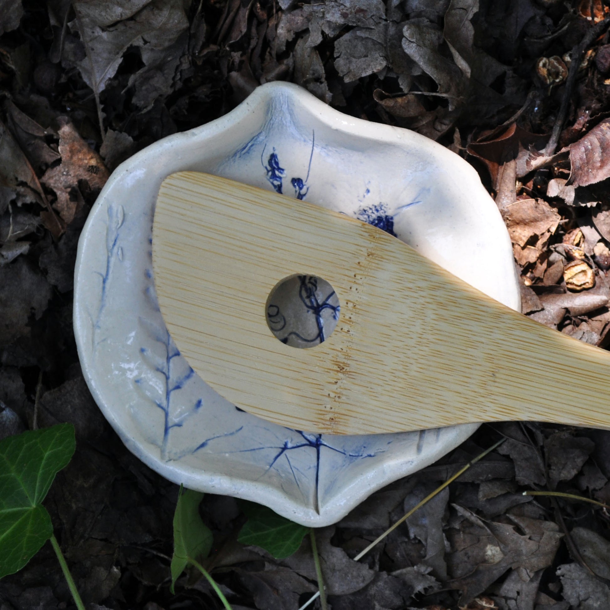 SRSD304 spoon rest, soap dish, weeds and wildflowers in blue with spoon.jpg